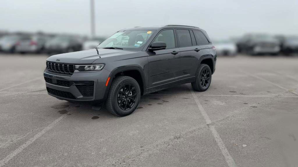 New 2026 Jeep Grand Cherokee Altitude image 1