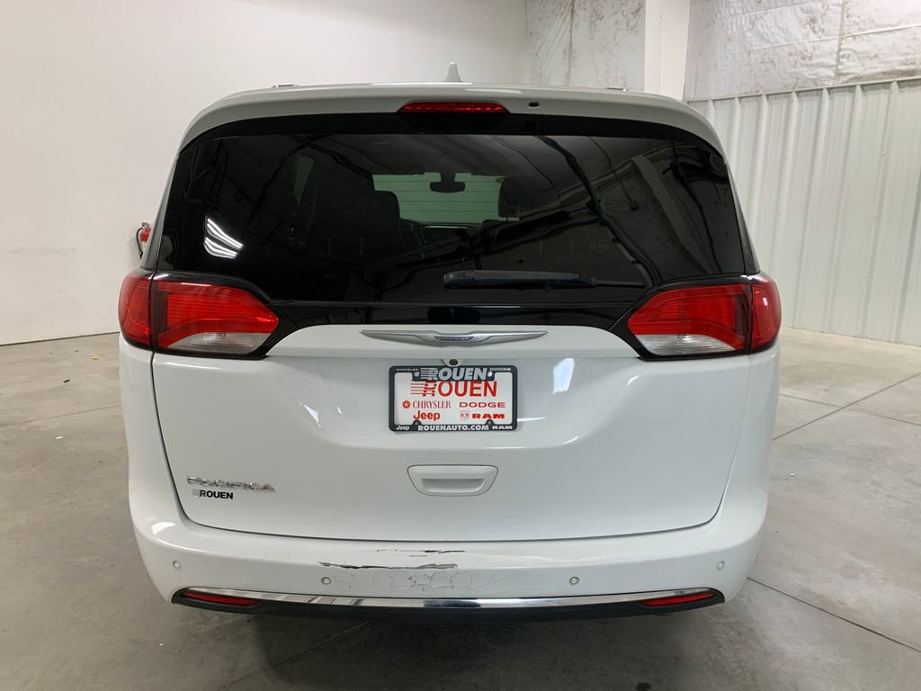 Used 2020 Chrysler Pacifica Touring-L FWD image 6