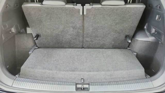 Used 2022 Volkswagen Tiguan SE R-Line image 15
