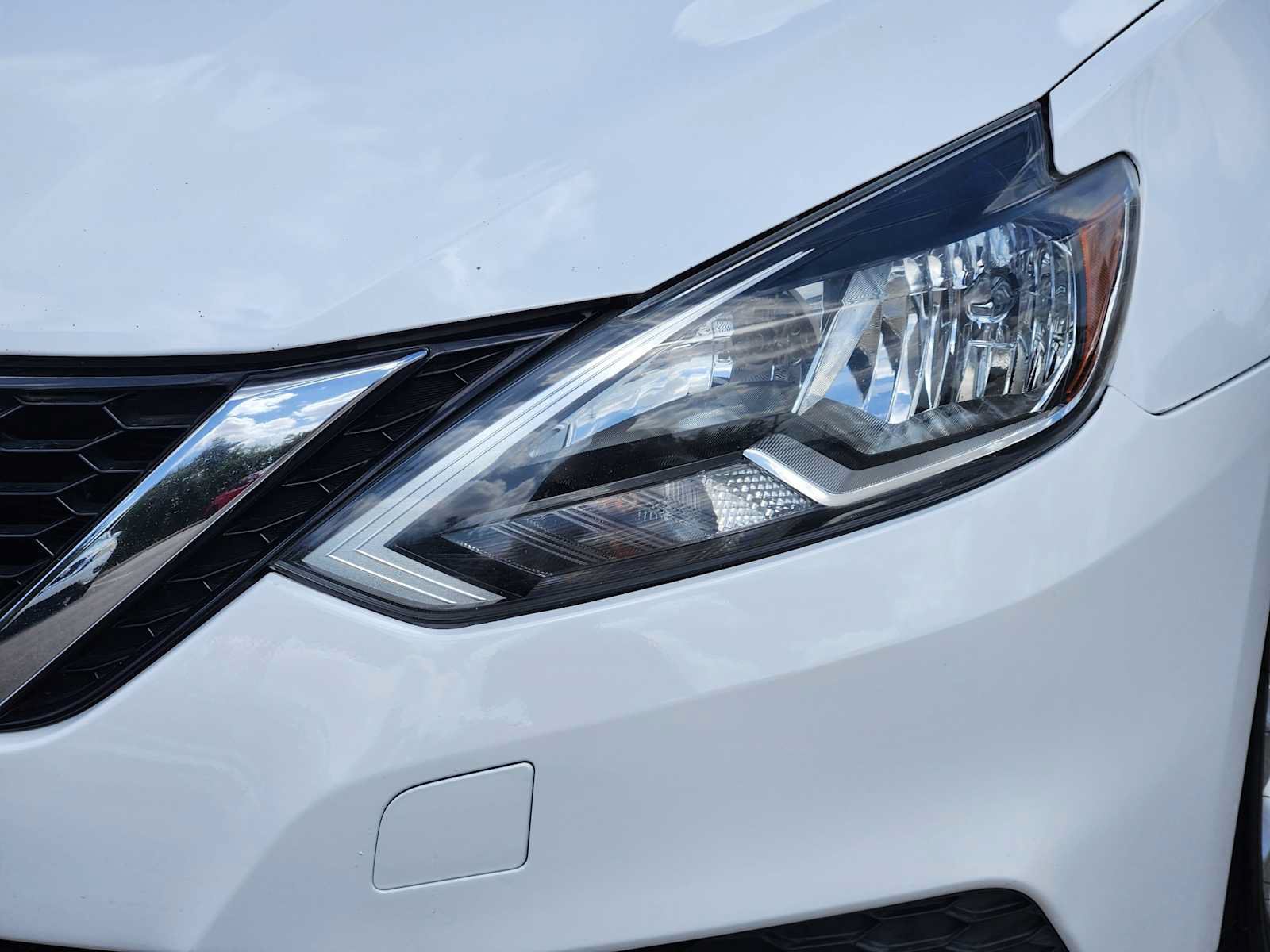 Used 2019 Nissan Sentra SV w/ Exterior Package FWD image 7