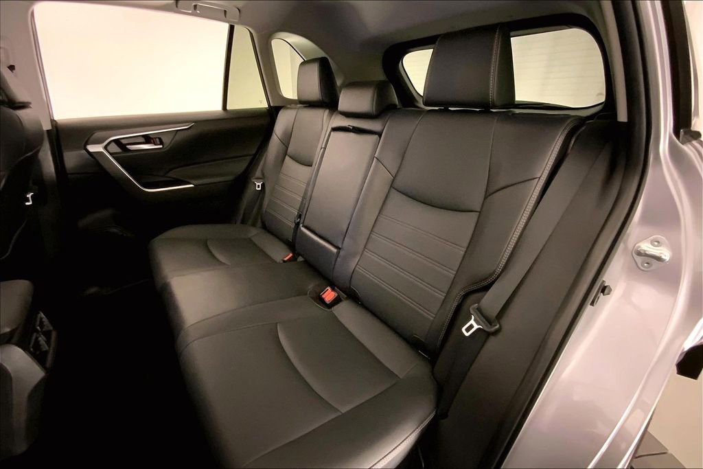 Used 2023 Toyota RAV4 XLE Premium image 14
