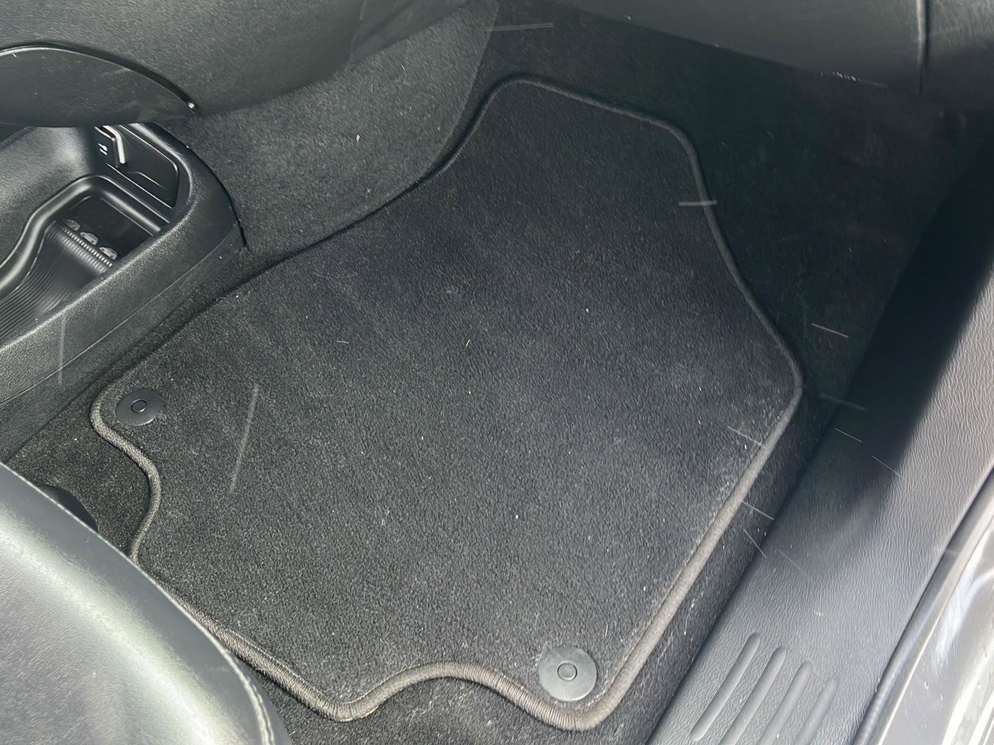 Used 2025 Chrysler Pacifica Select image 39