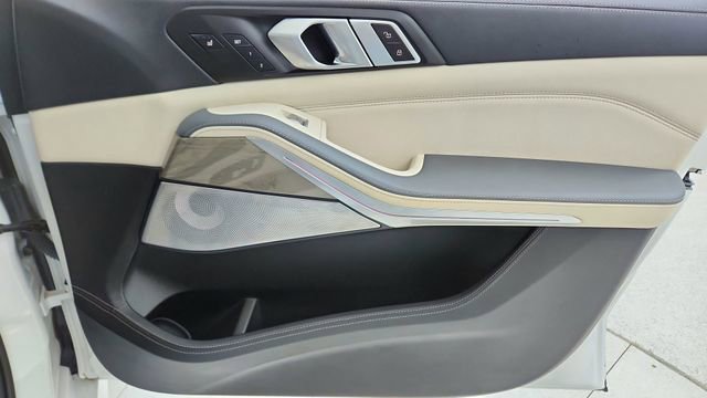 Used 2024 BMW X7 M60i w/ Executive Package image 24