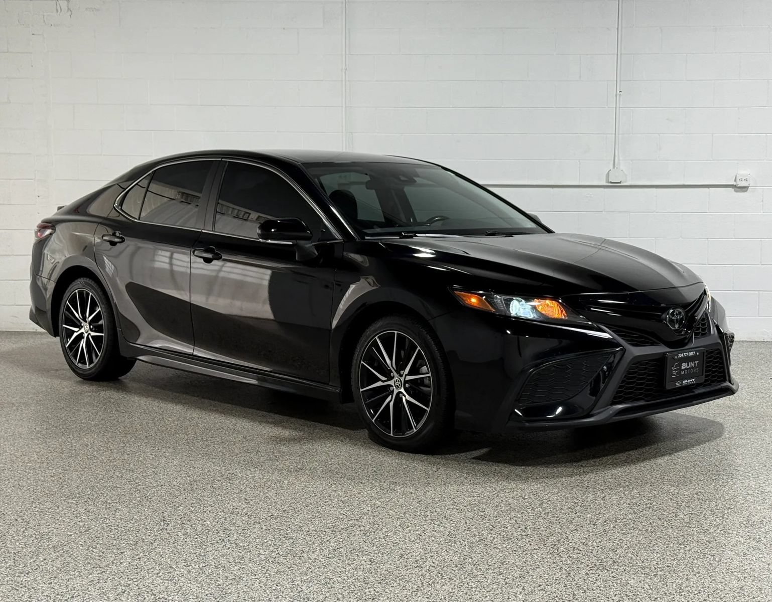Used 2022 Toyota Camry SE FWD image 4