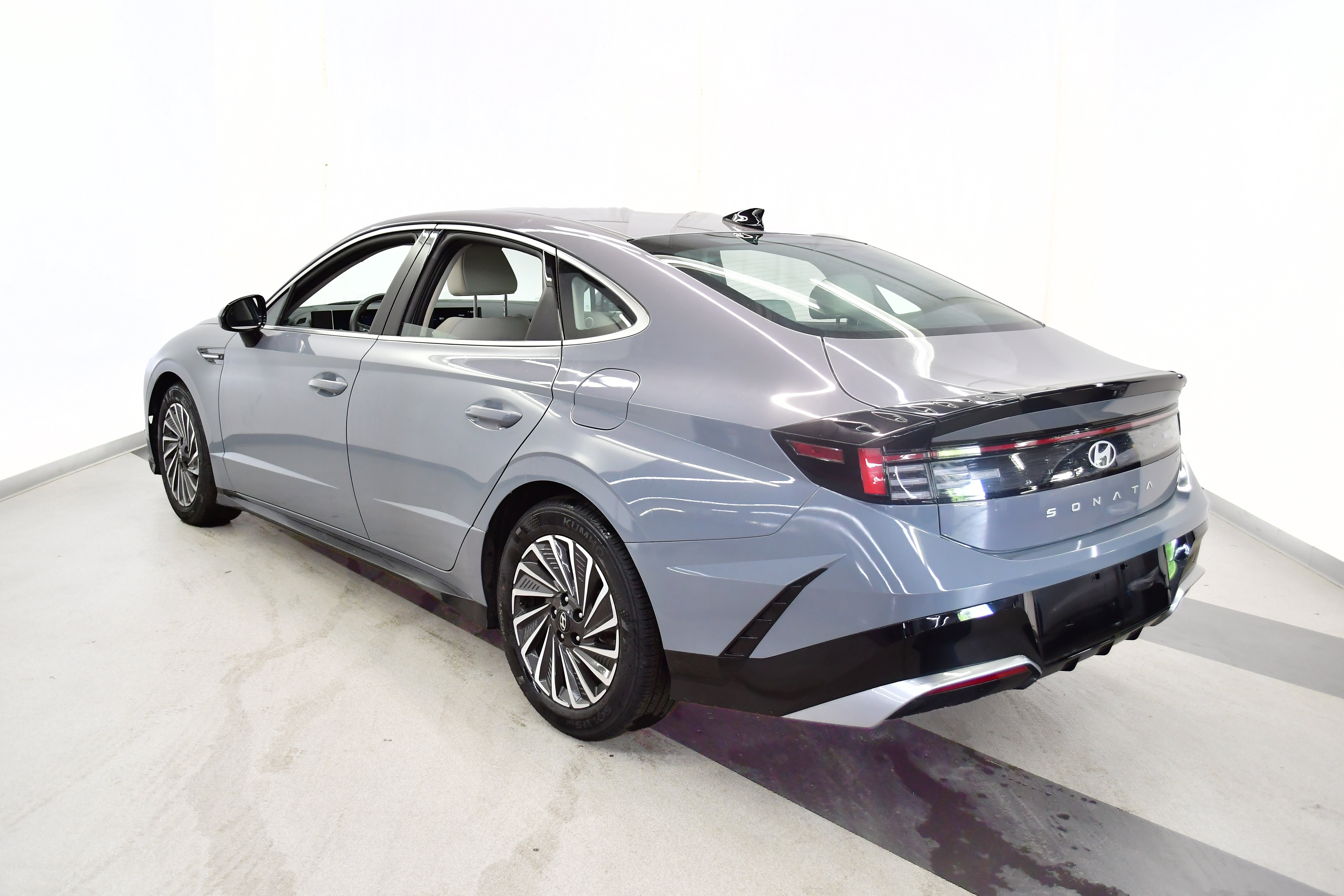 Used 2025 Hyundai Sonata SEL FWD image 5