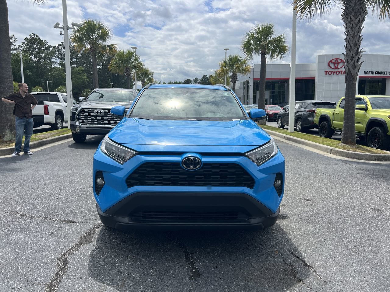 Used 2021 Toyota RAV4 XLE w/ Convenience Package FWD image 3