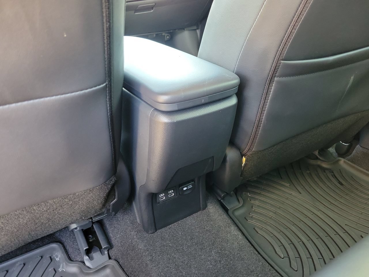 Used 2025 Toyota Prius Plug-In Hybrid FWD image 11