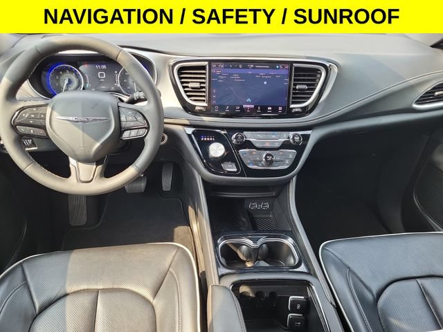 Used 2025 Chrysler Pacifica Limited FWD image 26