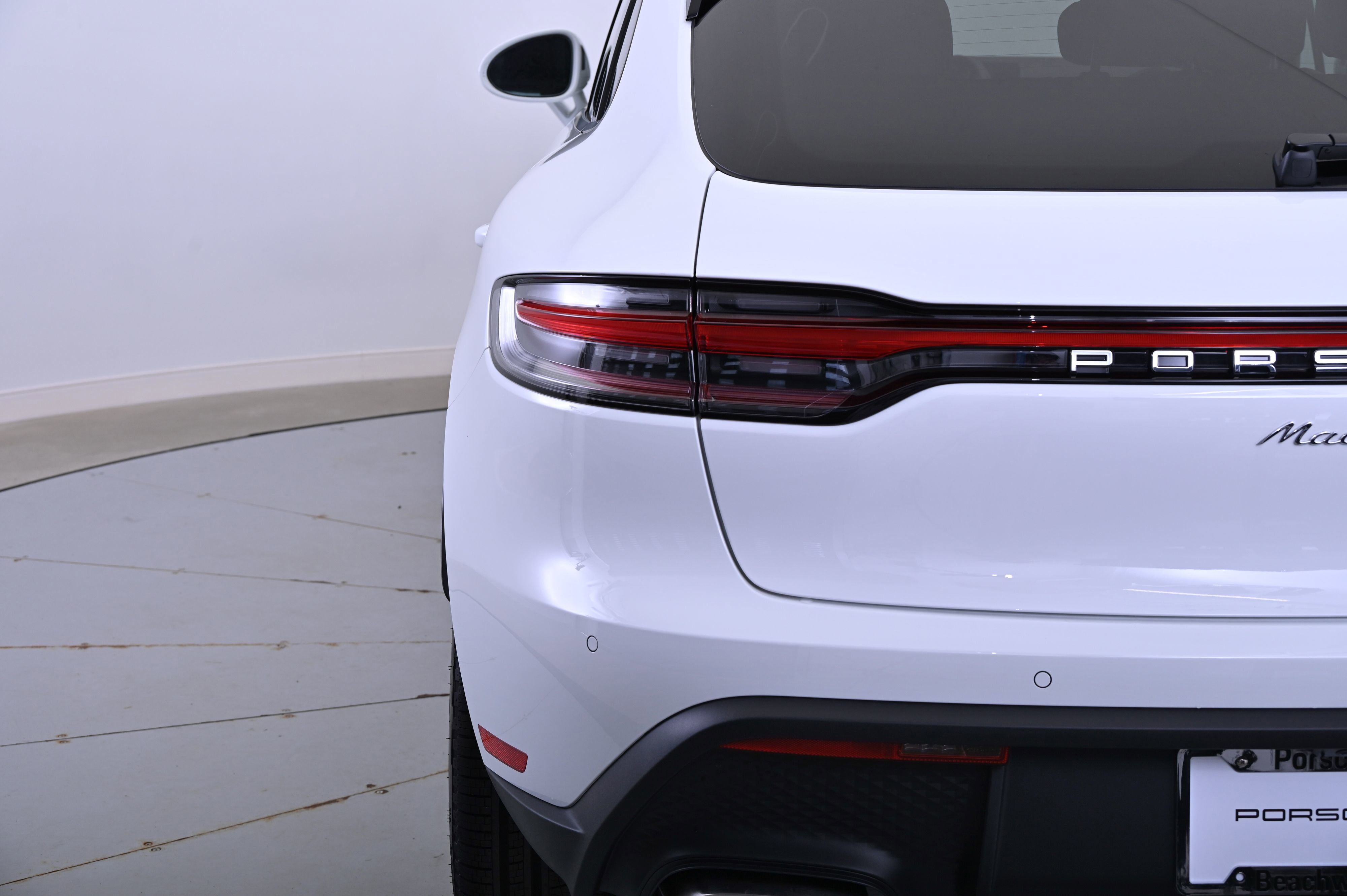 Certified 2025 Porsche Macan image 13
