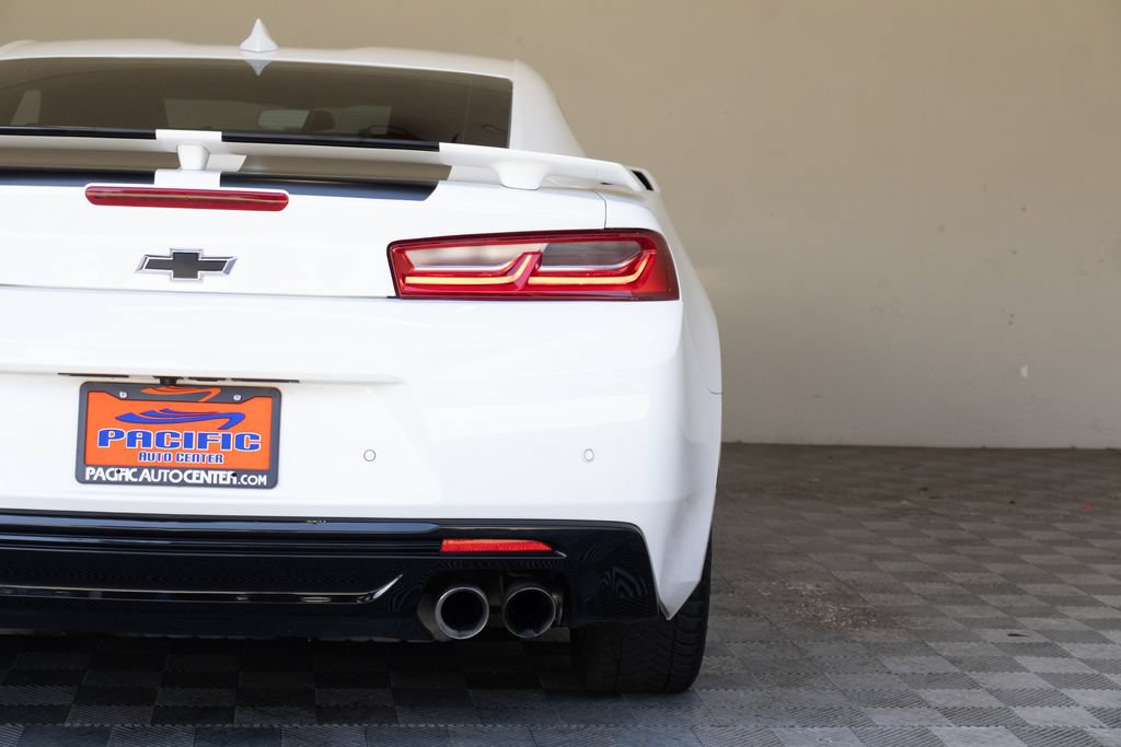 Used 2018 Chevrolet Camaro SS RWD image 13