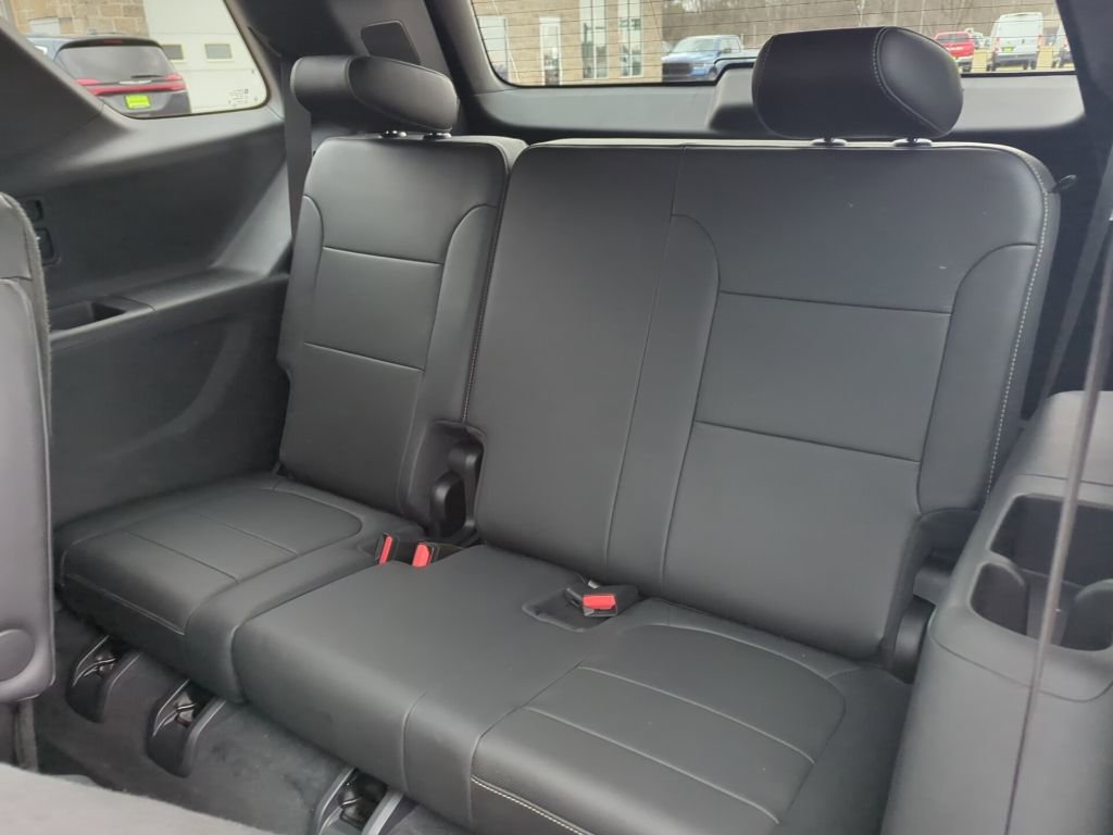 Used 2022 Chevrolet Traverse Premier w/ Redline Edition image 40