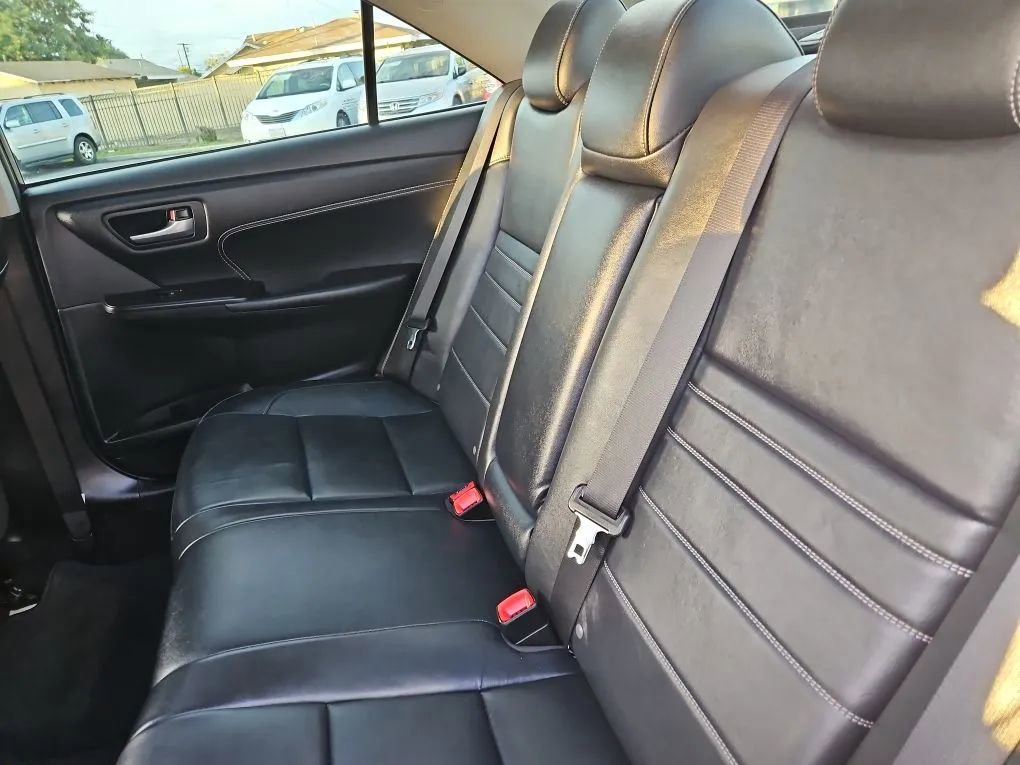 Used 2017 Toyota Camry XLE w/ Moonroof Package FWD image 23