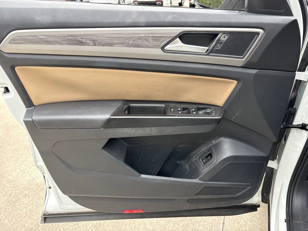 Used 2020 Volkswagen Atlas Cross Sport SE w/ Panoramic Sunroof Package image 15