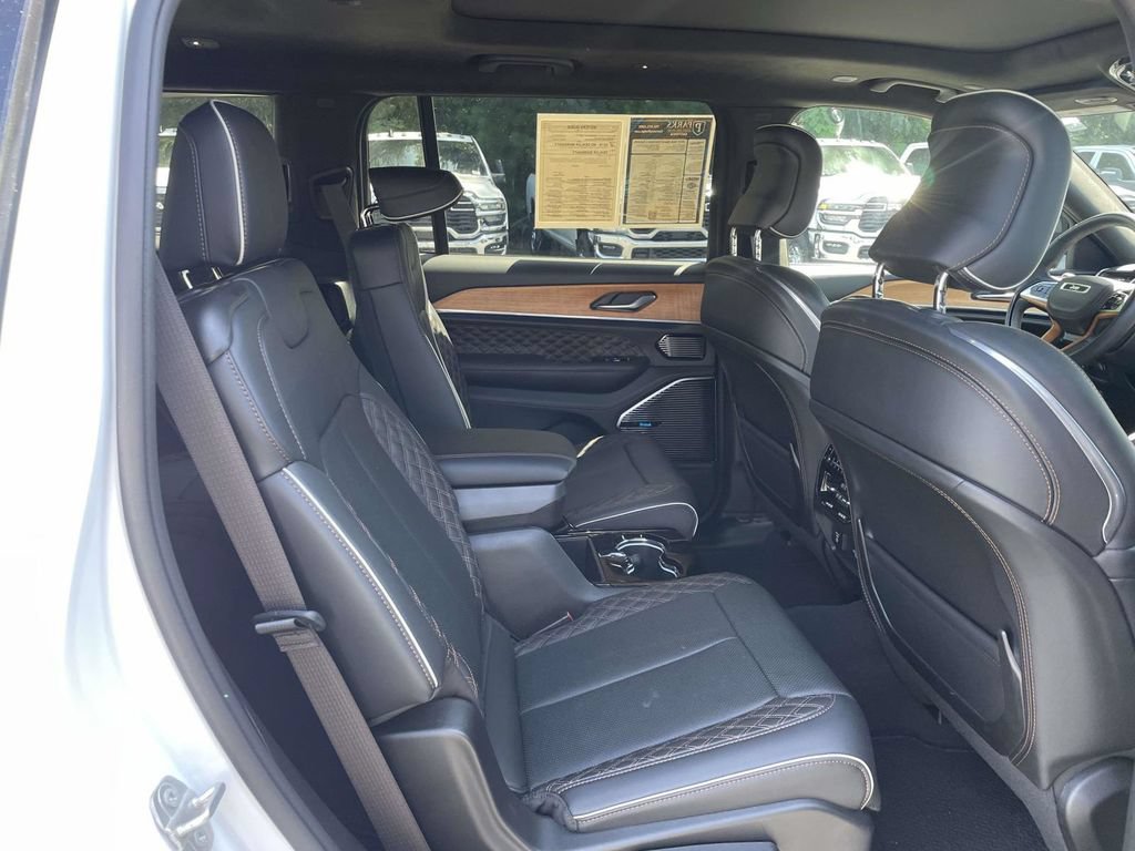 Used 2023 Jeep Grand Cherokee L Summit AWD/4WD image 19