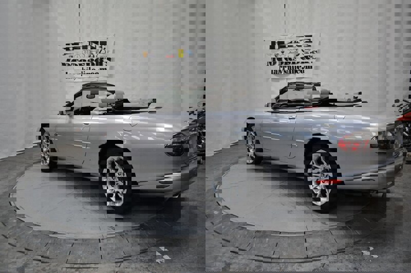 Used 2001 Jaguar XKR Convertible image 3