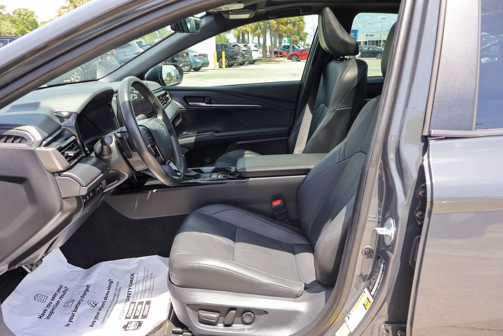 Used 2025 Toyota Camry XSE FWD image 8