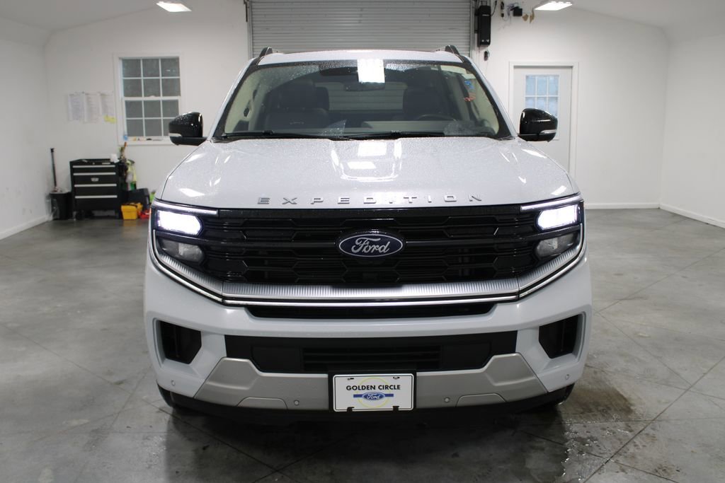 Used 2025 Ford Expedition Platinum image 3