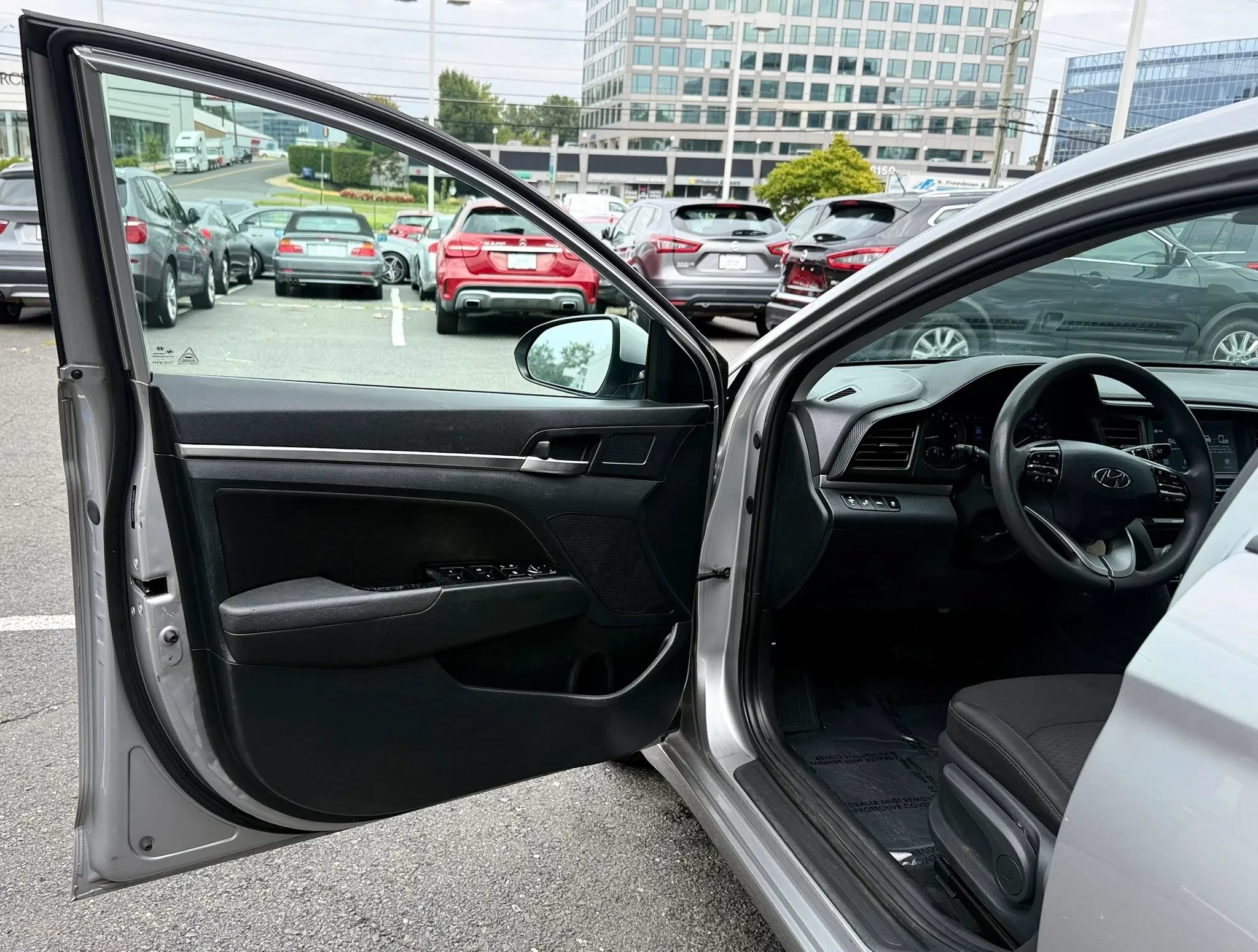 Used 2020 Hyundai Elantra SEL w/ Cargo Package (C1) FWD image 9