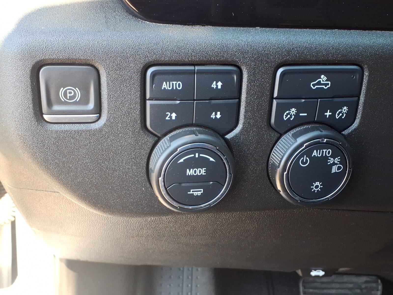 Used 2022 Chevrolet Silverado 1500 LT w/ Z71 Off-Road Package AWD/4WD image 25