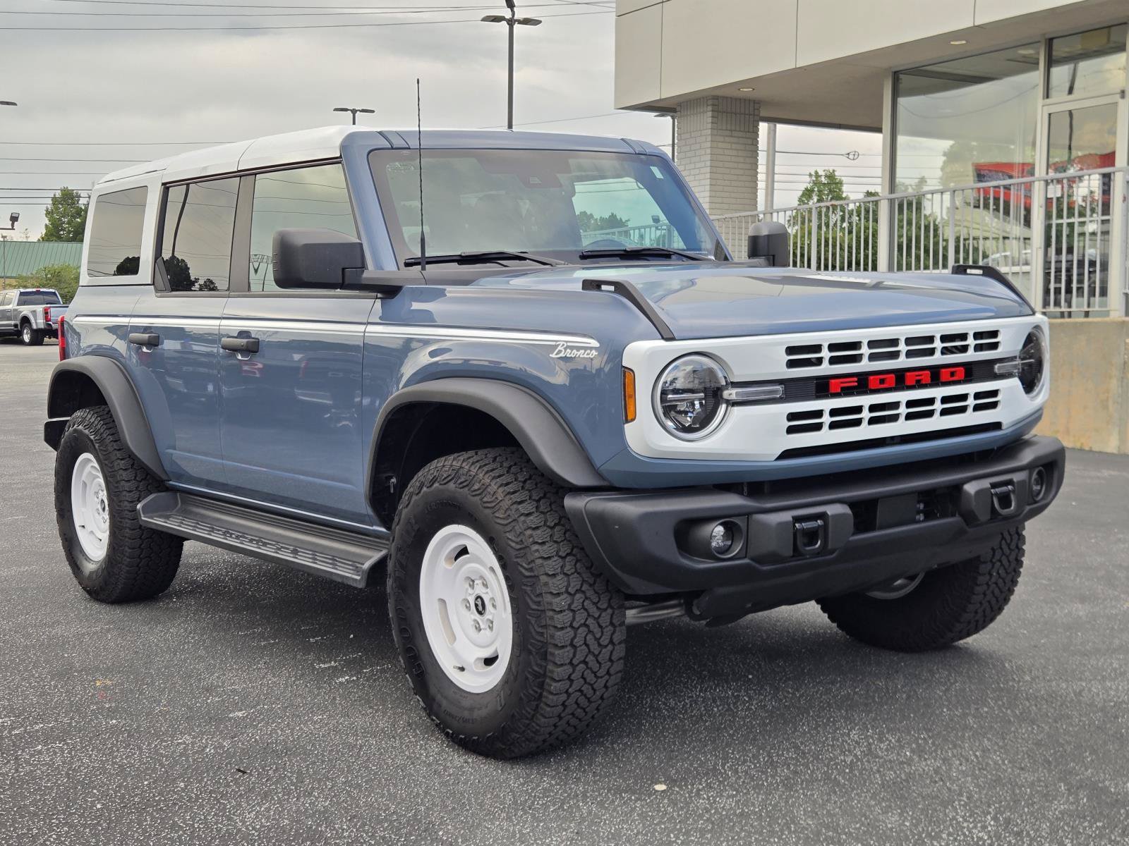 Used 2025 Ford Bronco Heritage Edition AWD/4WD image 4