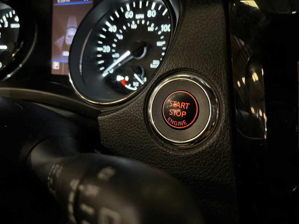 Used 2021 Nissan Rogue Sport SV image 33