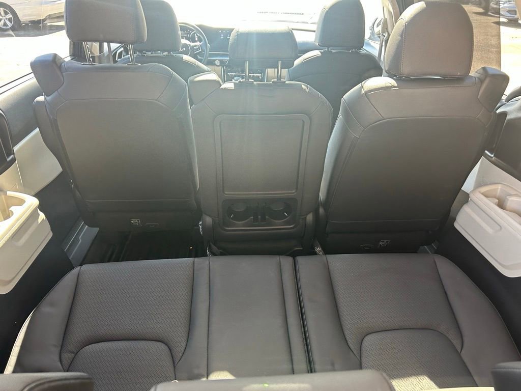 Used 2023 Kia Carnival SX Prestige image 41