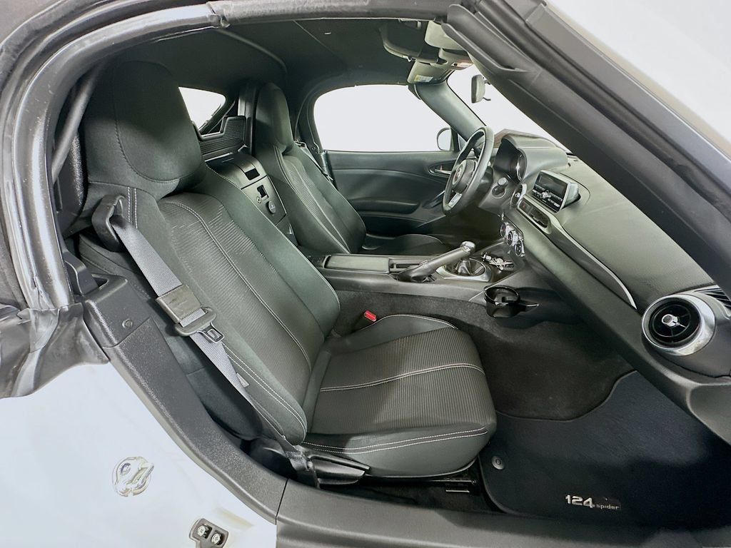 Used 2018 FIAT 124 Spider Classica RWD image 29