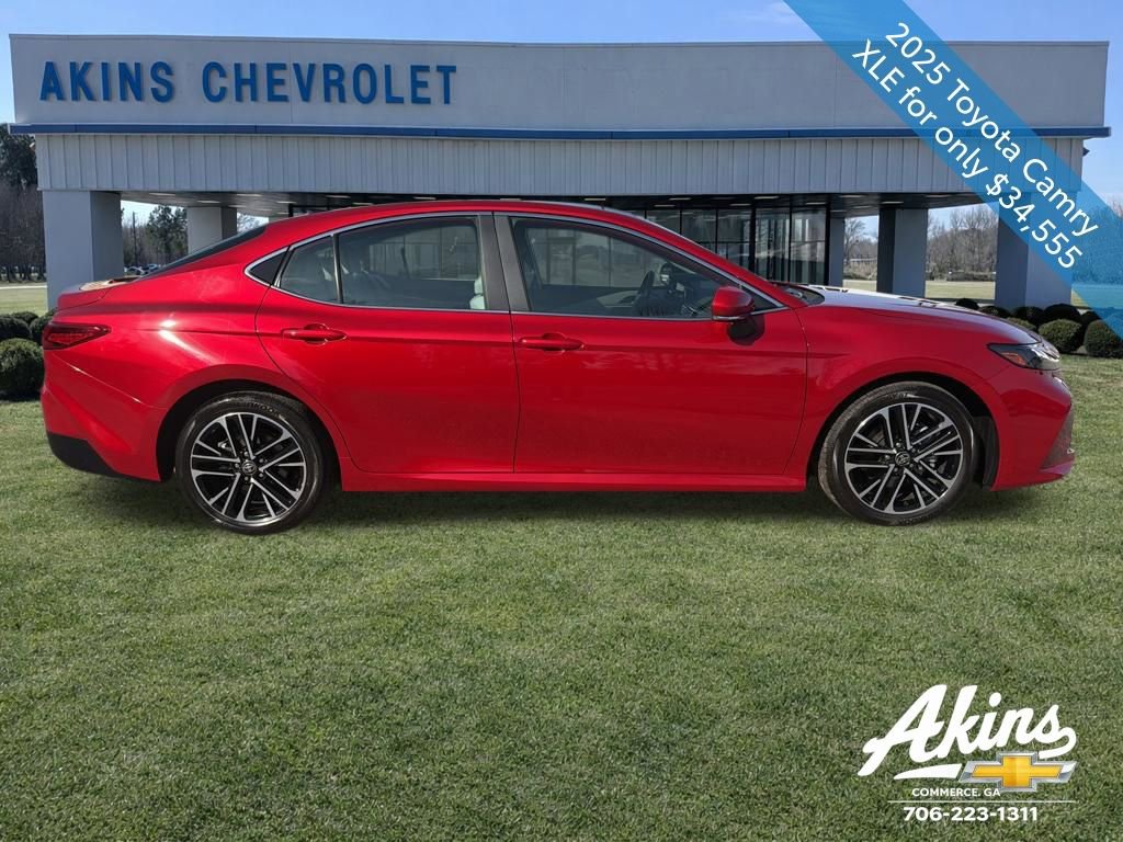 Used 2025 Toyota Camry XLE image 5