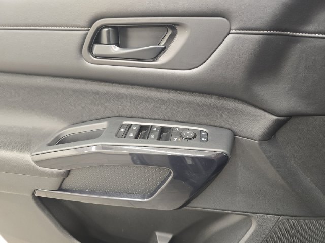Used 2025 Nissan Pathfinder SV FWD image 36