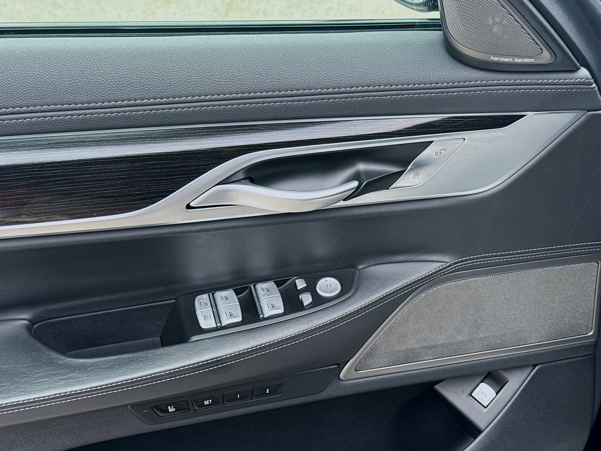 Used 2019 BMW 750i image 15