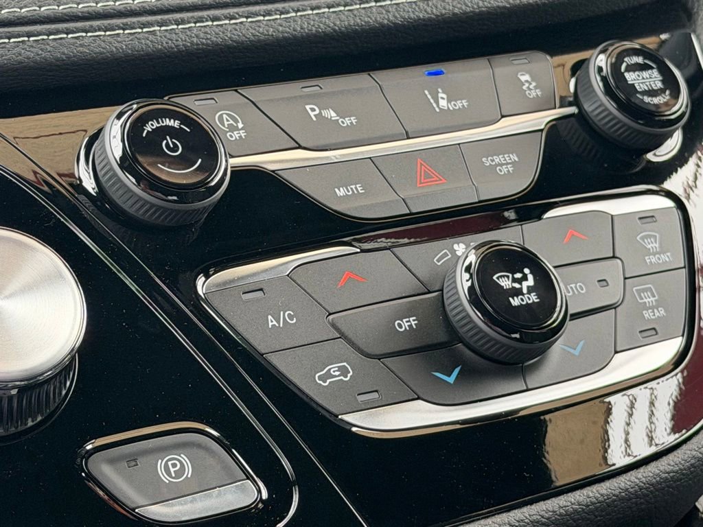 New 2027 Chrysler Pacifica Limited FWD image 21