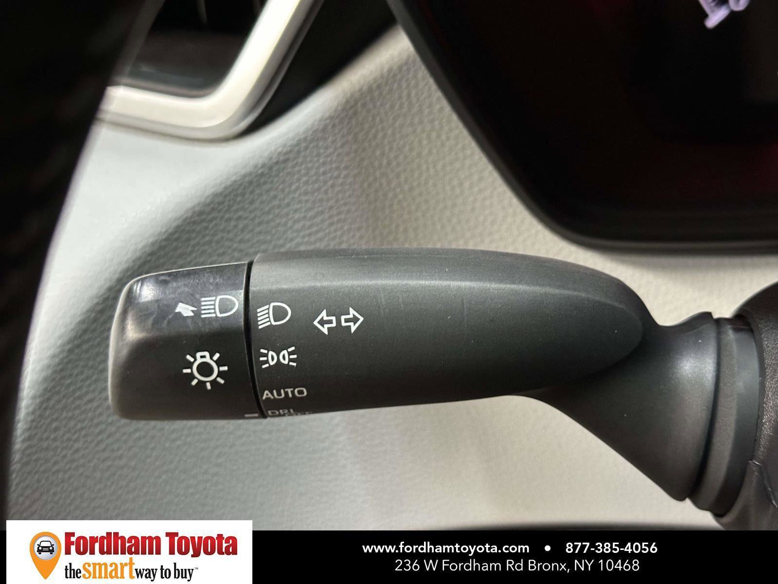 Used 2022 Toyota Corolla SE FWD image 32