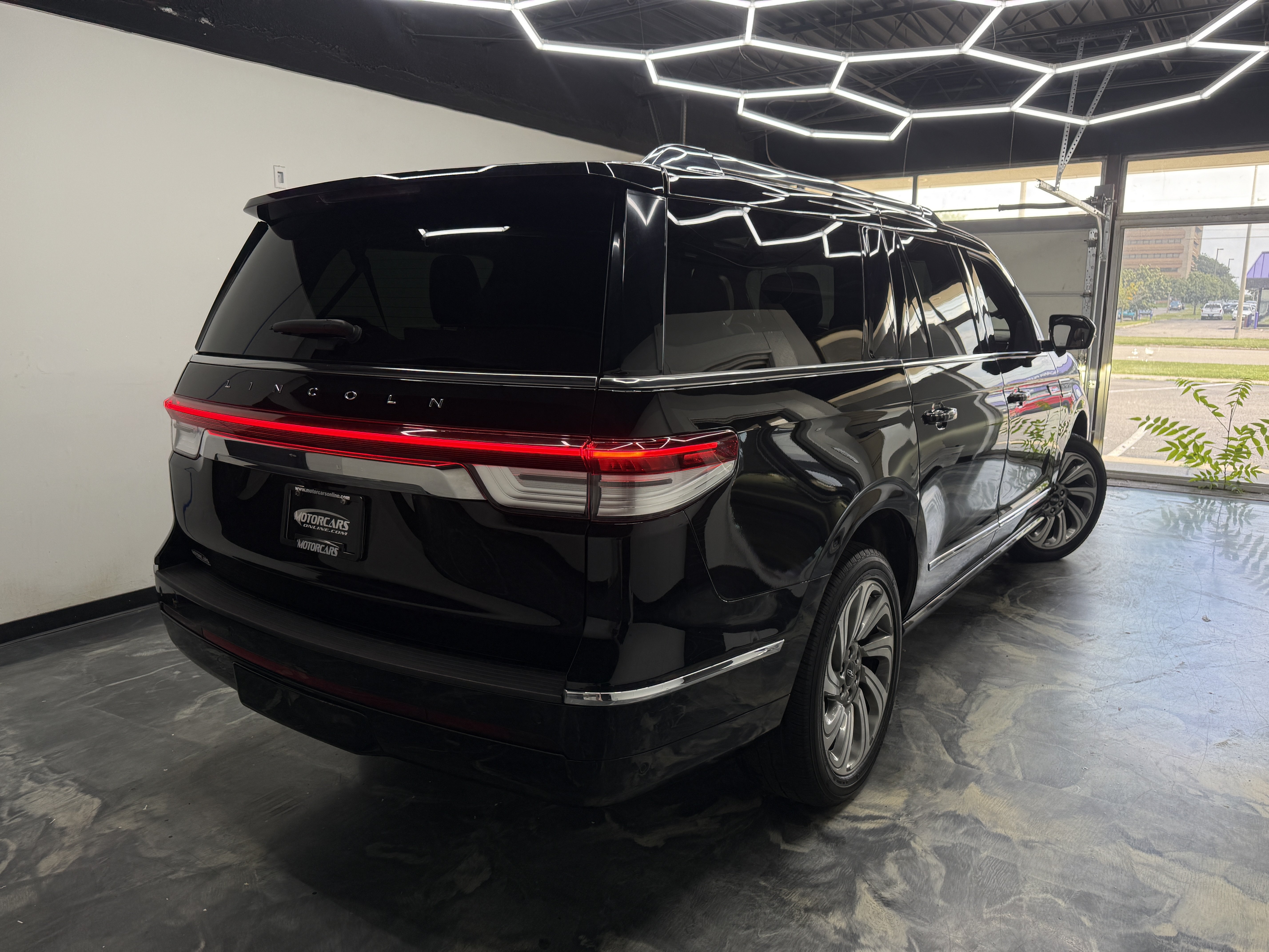Used 2023 Lincoln Navigator L Reserve w/ Equipment Group 201A AWD/4WD image 5