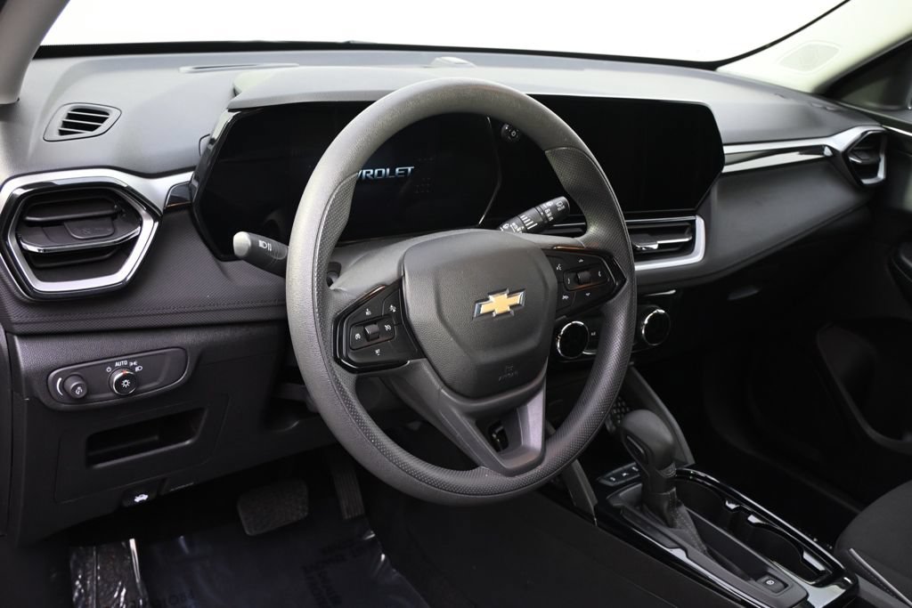 Used 2025 Chevrolet TrailBlazer LT AWD/4WD image 11