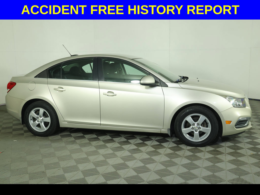 Used 2016 Chevrolet Cruze LT FWD image 2