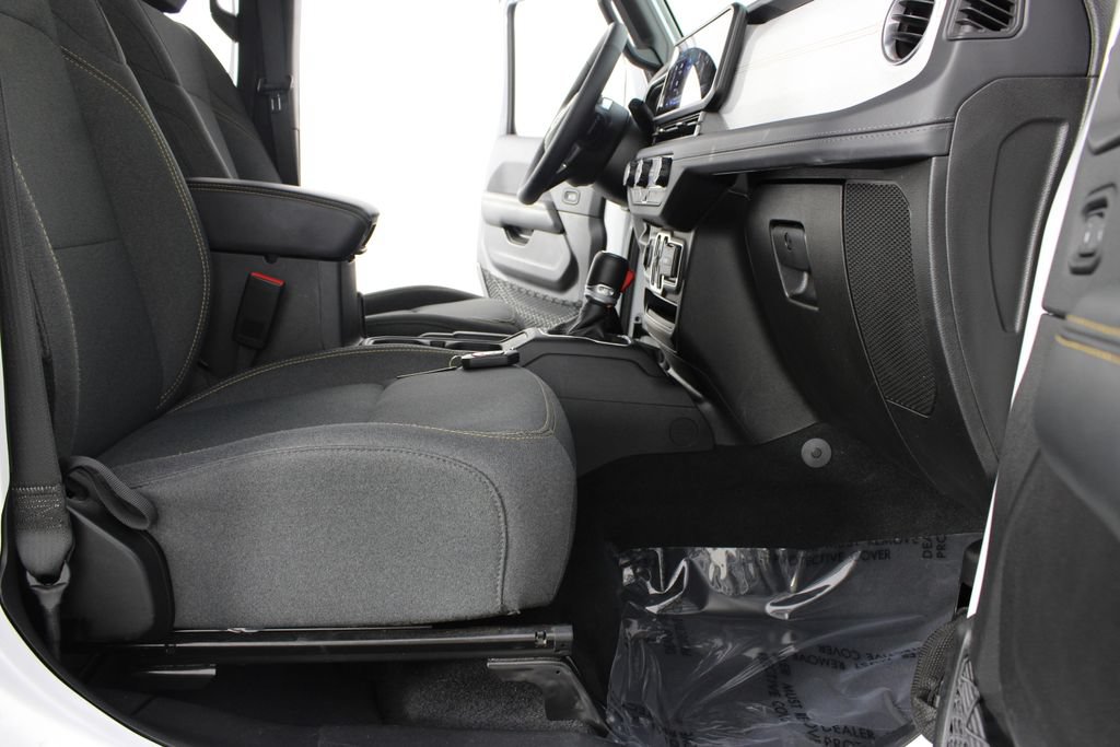 Used 2025 Jeep Wrangler Unlimited Sahara w/ Safety Group AWD/4WD image 19