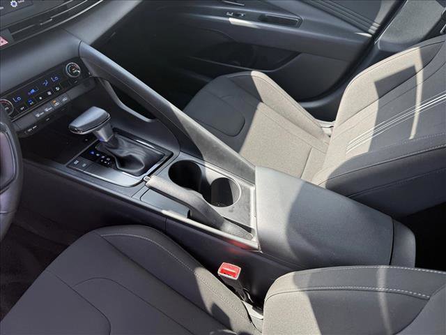 Certified 2025 Hyundai Elantra Sport image 13