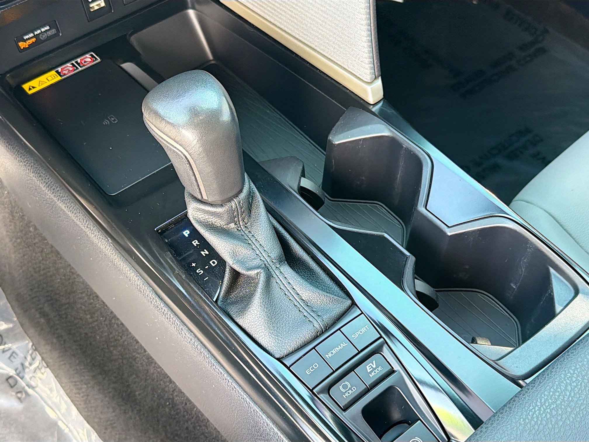 Used 2025 Toyota Camry SE w/ Multimedia Upgrade Package image 26