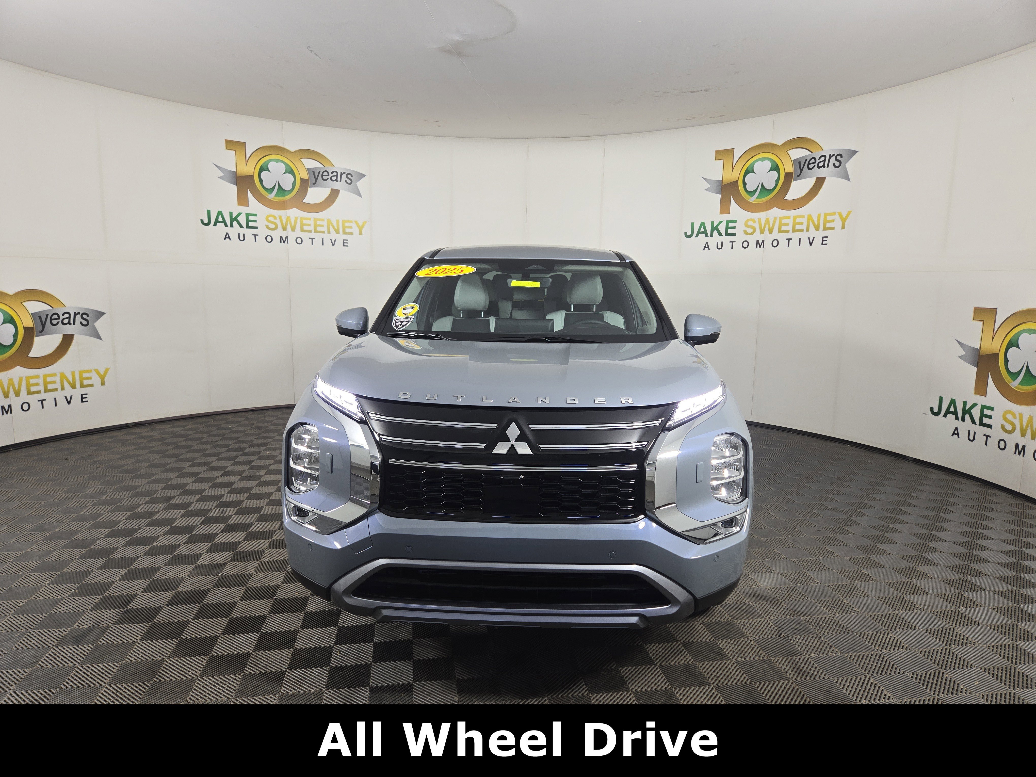 New 2025 Mitsubishi Outlander SE image 2