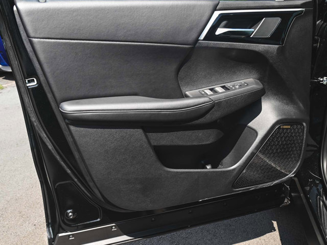 New 2025 Mitsubishi Outlander SE image 8