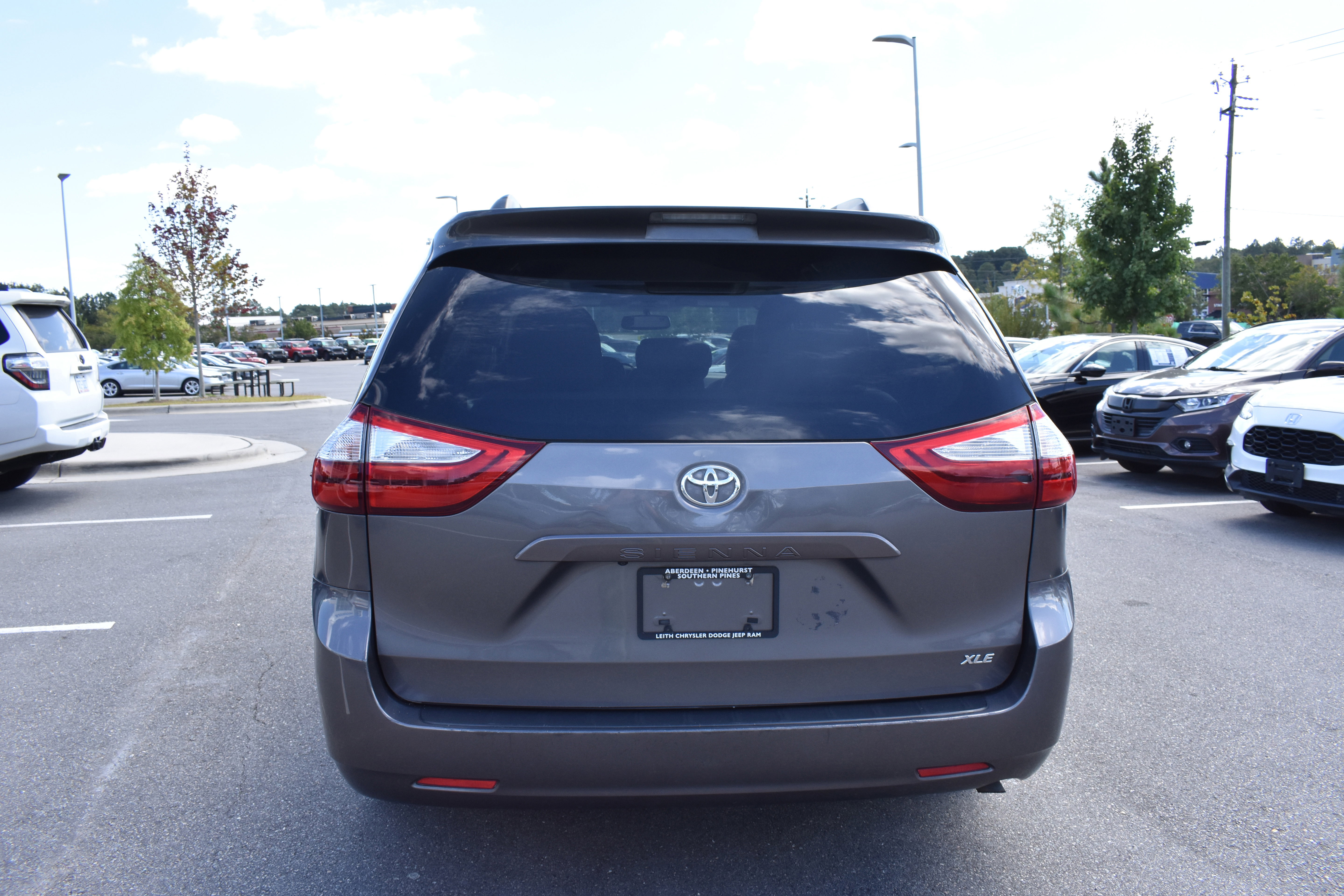 Used 2017 Toyota Sienna L image 8