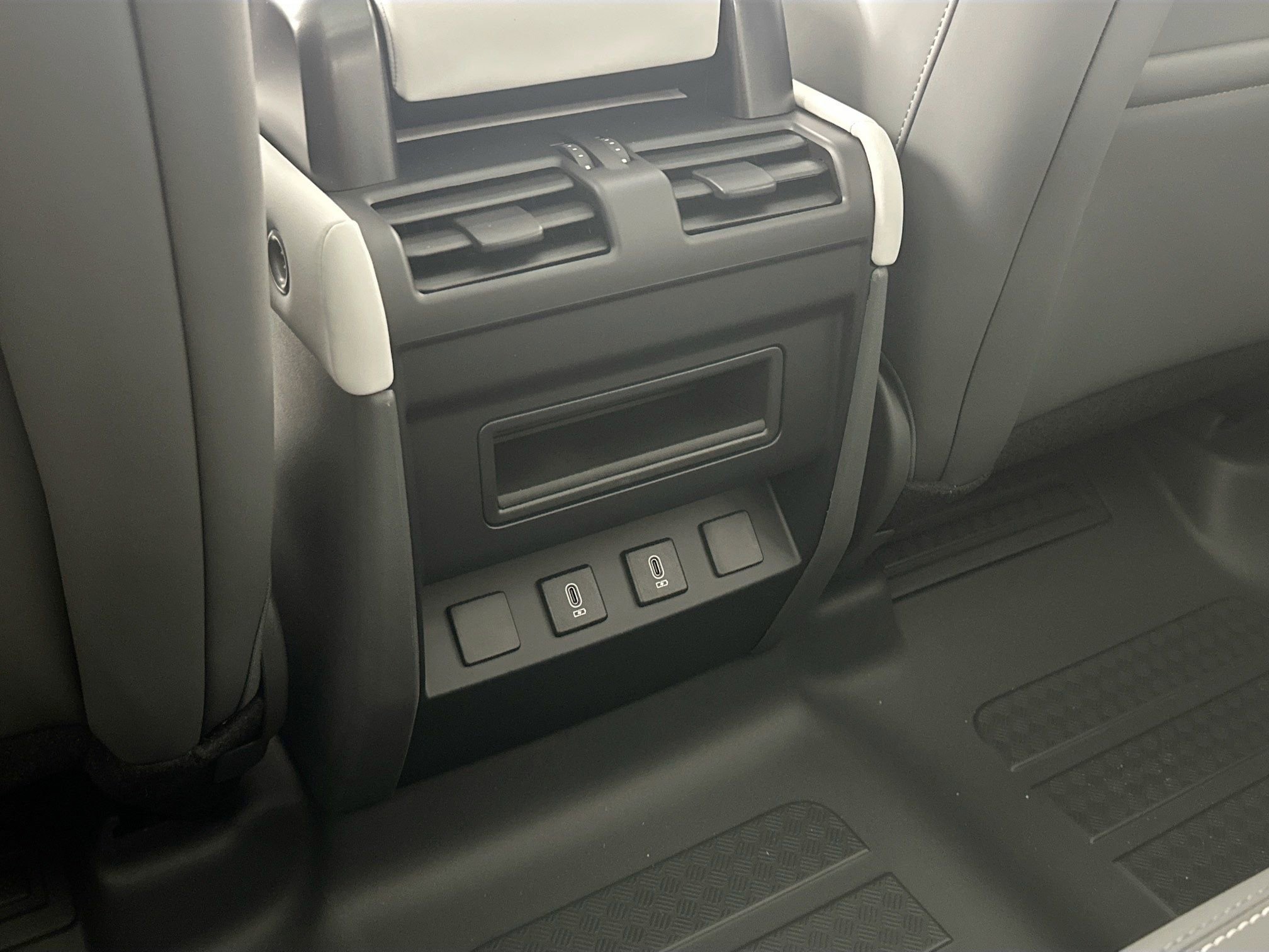 Used 2026 Land Rover Defender 110 S image 24