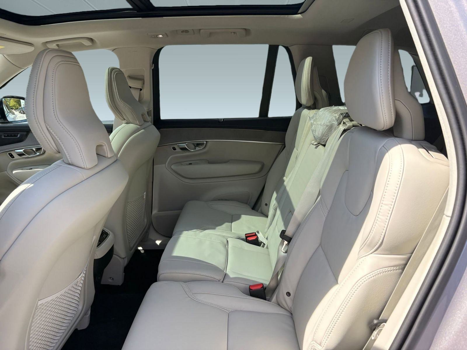 New 2026 Volvo XC90 B6 Ultra w/ Protection Package image 14