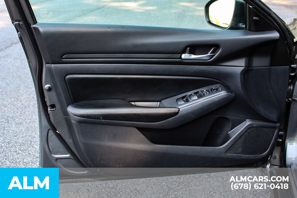 Used 2025 Nissan Altima 2.5 SV FWD image 36