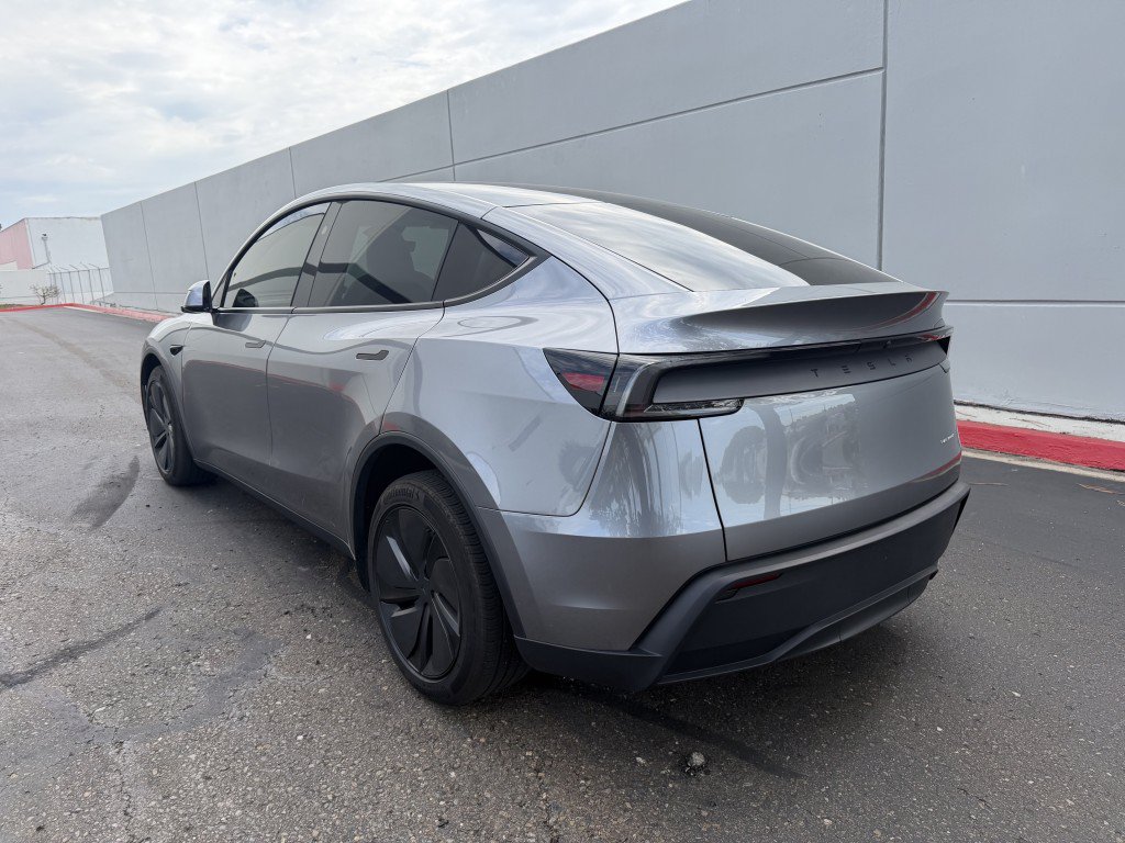 Used 2026 Tesla Model Y Long Range AWD/4WD image 4