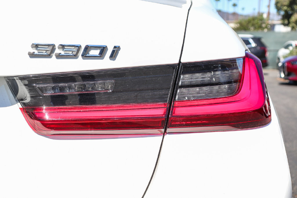 Used 2026 BMW 330i Sedan w/ Premium Package RWD image 7