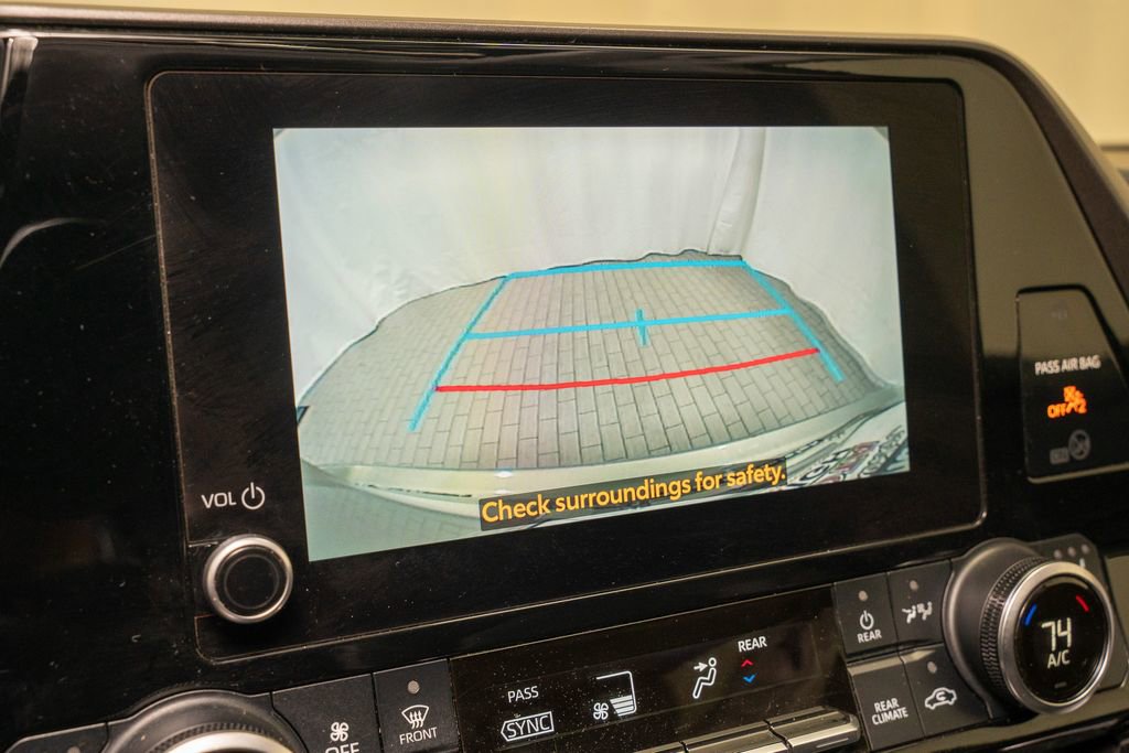 Used 2024 Toyota Highlander XLE image 16