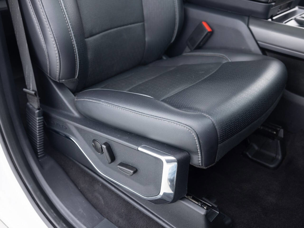 Used 2024 Ford F150 Lariat w/ Bed Utility Package AWD/4WD image 32