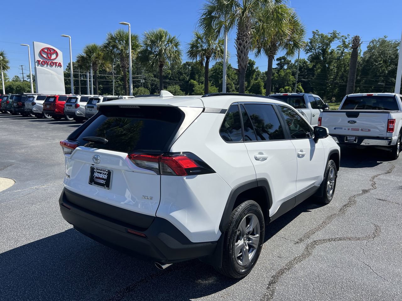 Used 2024 Toyota RAV4 XLE FWD image 10