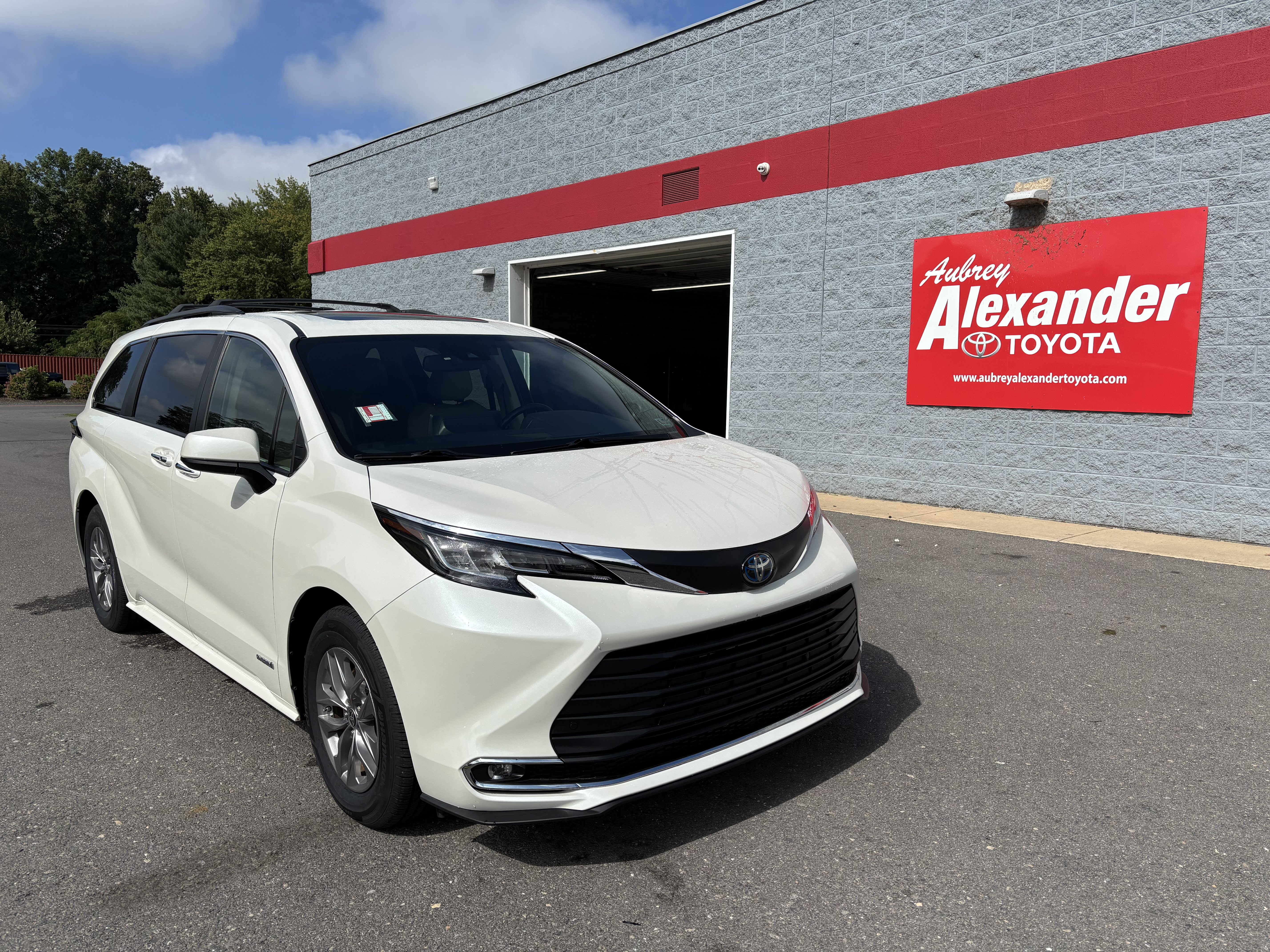 Used 2021 Toyota Sienna XLE w/ XLE Plus Package